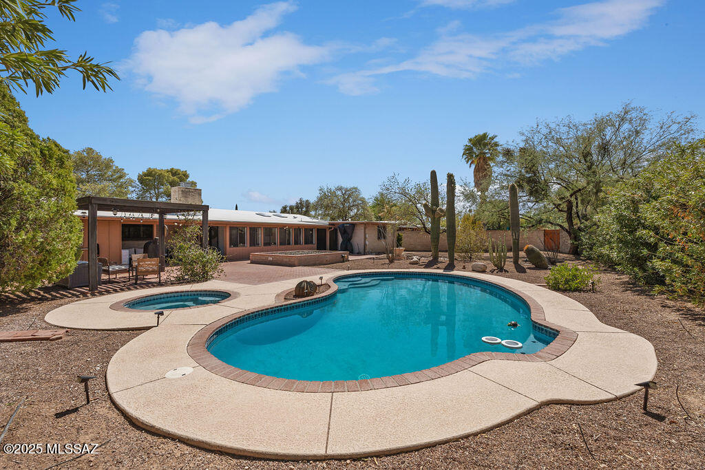 Tucson, Arizona, 85750, United States, 4 Bedrooms Bedrooms, ,3 BathroomsBathrooms,Residential,For Sale,1818132