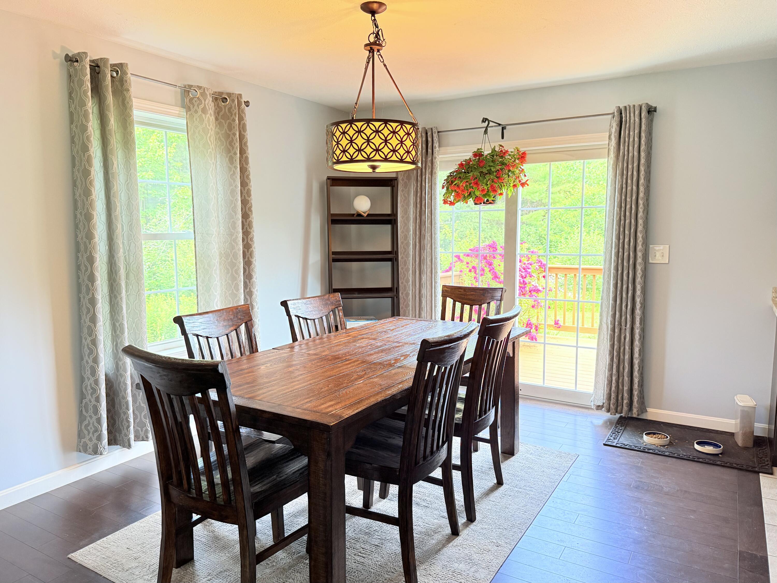 Kennebunk, Maine, 04043, United States, 3 Bedrooms Bedrooms, ,2 BathroomsBathrooms,Residential,For Sale,1897189