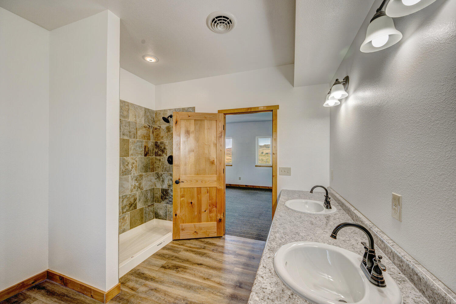 Wyarno, Wyoming, 82845, United States, 6 Bedrooms Bedrooms, ,3 BathroomsBathrooms,Residential,For Sale,1941792