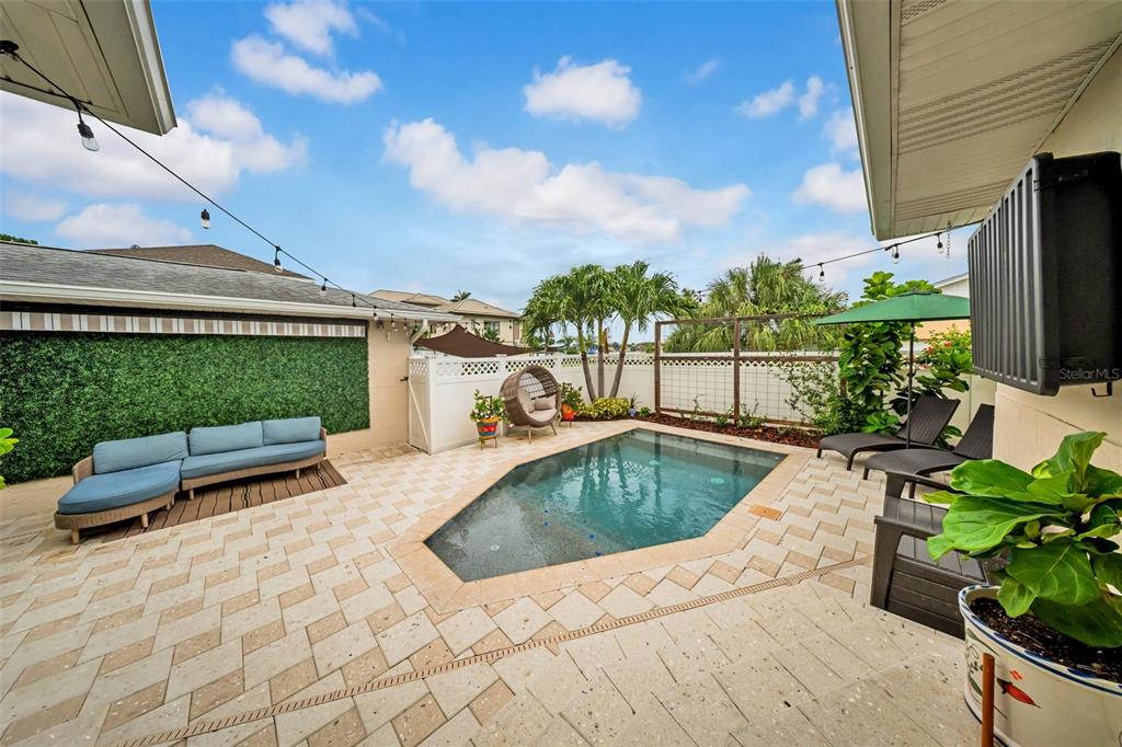 St Petersburg, Florida, 33704, United States, 2 Bedrooms Bedrooms, ,2 BathroomsBathrooms,Residential,For Sale,1897453