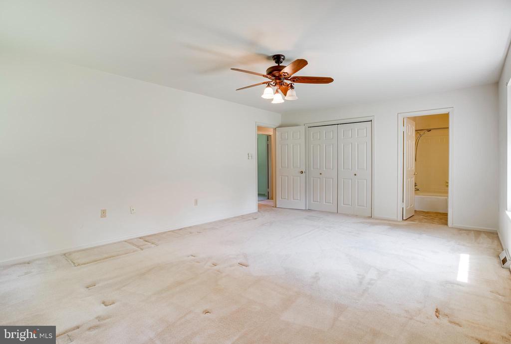 Warrenton, Virginia, 20187, United States, 3 Bedrooms Bedrooms, ,3 BathroomsBathrooms,Residential,For Sale,2049291
