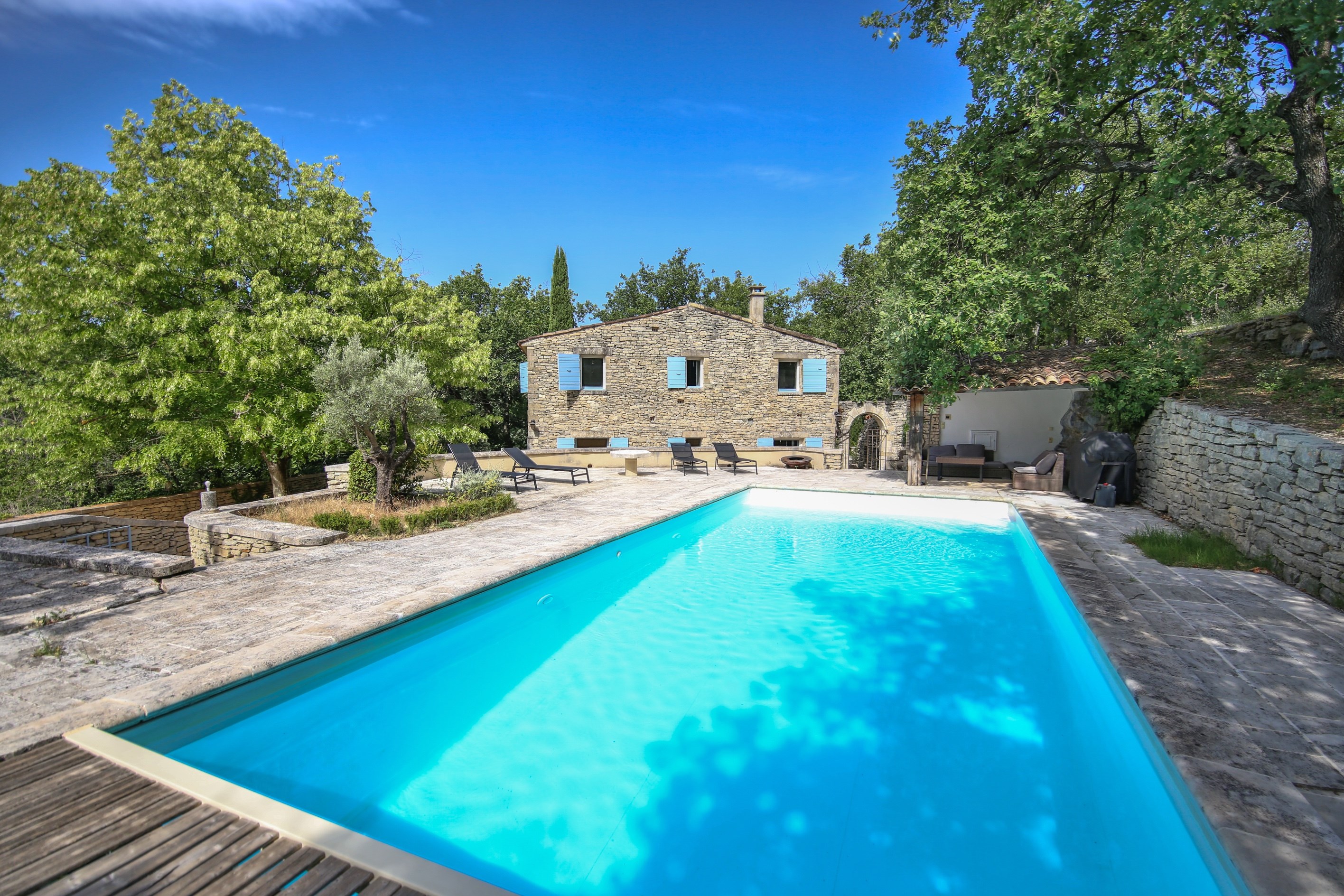  Elegant stone property in the heart of the Luberon