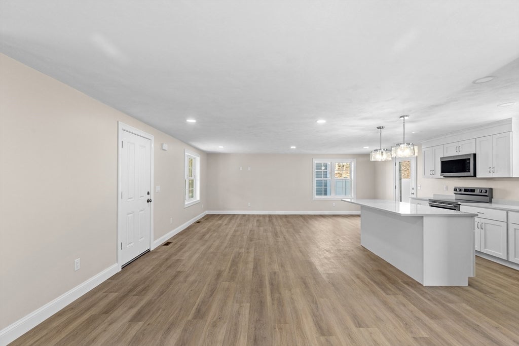 Plymouth, Massachusetts, 02360, United States, 3 Bedrooms Bedrooms, ,4 BathroomsBathrooms,Residential,For Sale,2049050