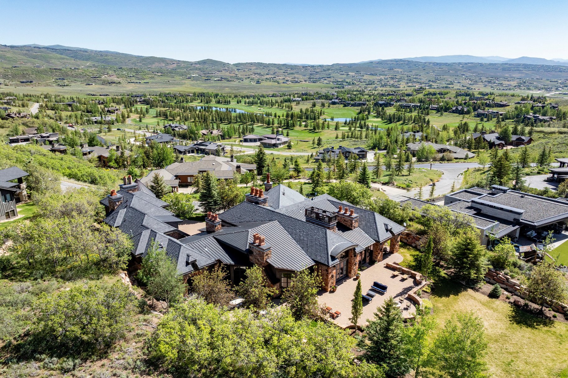  A Legacy Estate Framed by Golf and Ski Views - 物件實景