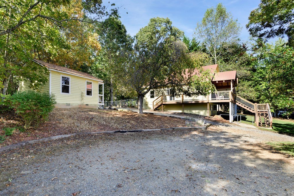 Hiawassee, Georgia, 30546, United States, 2 Bedrooms Bedrooms, ,3 BathroomsBathrooms,Residential,For Sale,1979579