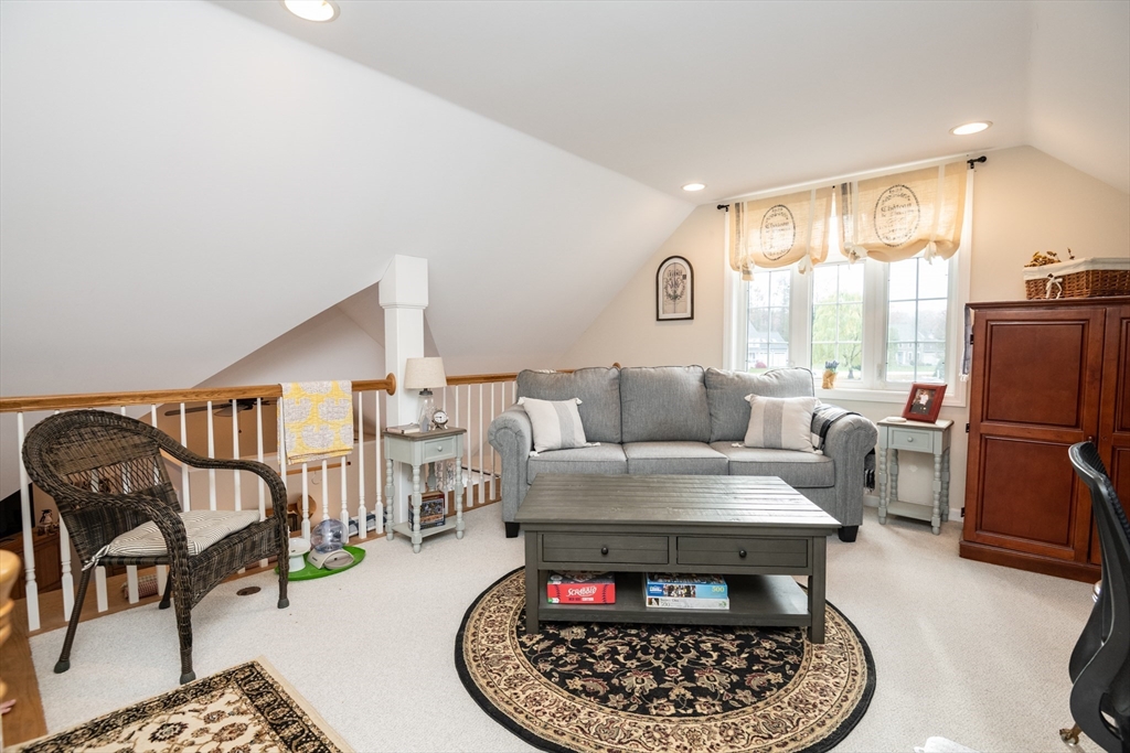 Seabrook, New Hampshire, 03874, United States, 3 Bedrooms Bedrooms, ,2 BathroomsBathrooms,Residential,For Sale,1989361