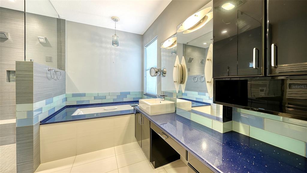 Sarasota, Florida, 34243, United States, 3 Bedrooms Bedrooms, ,2 BathroomsBathrooms,Residential,For Sale,1998856