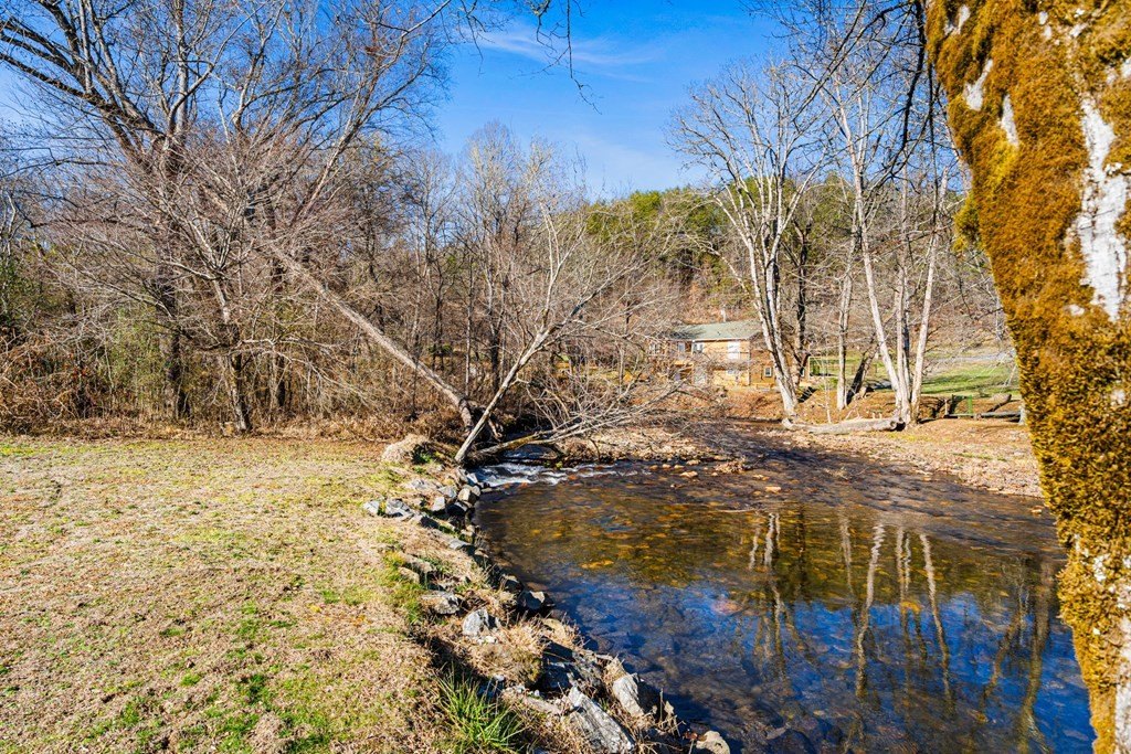 Hayesville, North Carolina, 28904, United States, 3 Bedrooms Bedrooms, ,3 BathroomsBathrooms,Residential,For Sale,2005507