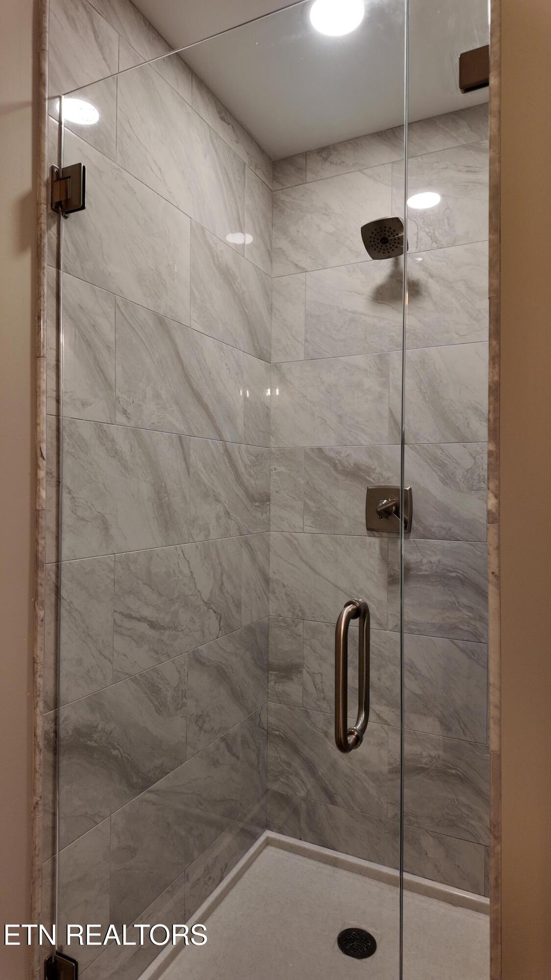 Loudon, Tennessee, 37774, United States, 4 Bedrooms Bedrooms, ,3 BathroomsBathrooms,Residential,For Sale,1981899