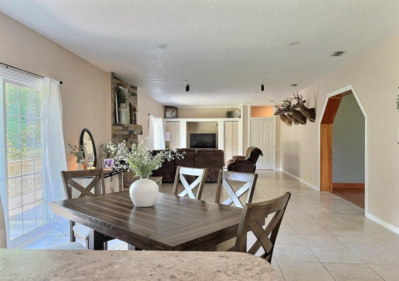 Hawthorne, Florida, 32640, United States, 5 Bedrooms Bedrooms, ,2 BathroomsBathrooms,Residential,For Sale,1903674