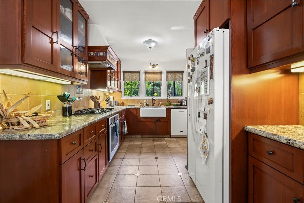 Glendale, California, 91206, United States, 2 Bedrooms Bedrooms, ,2 BathroomsBathrooms,Residential,For Sale,1914154