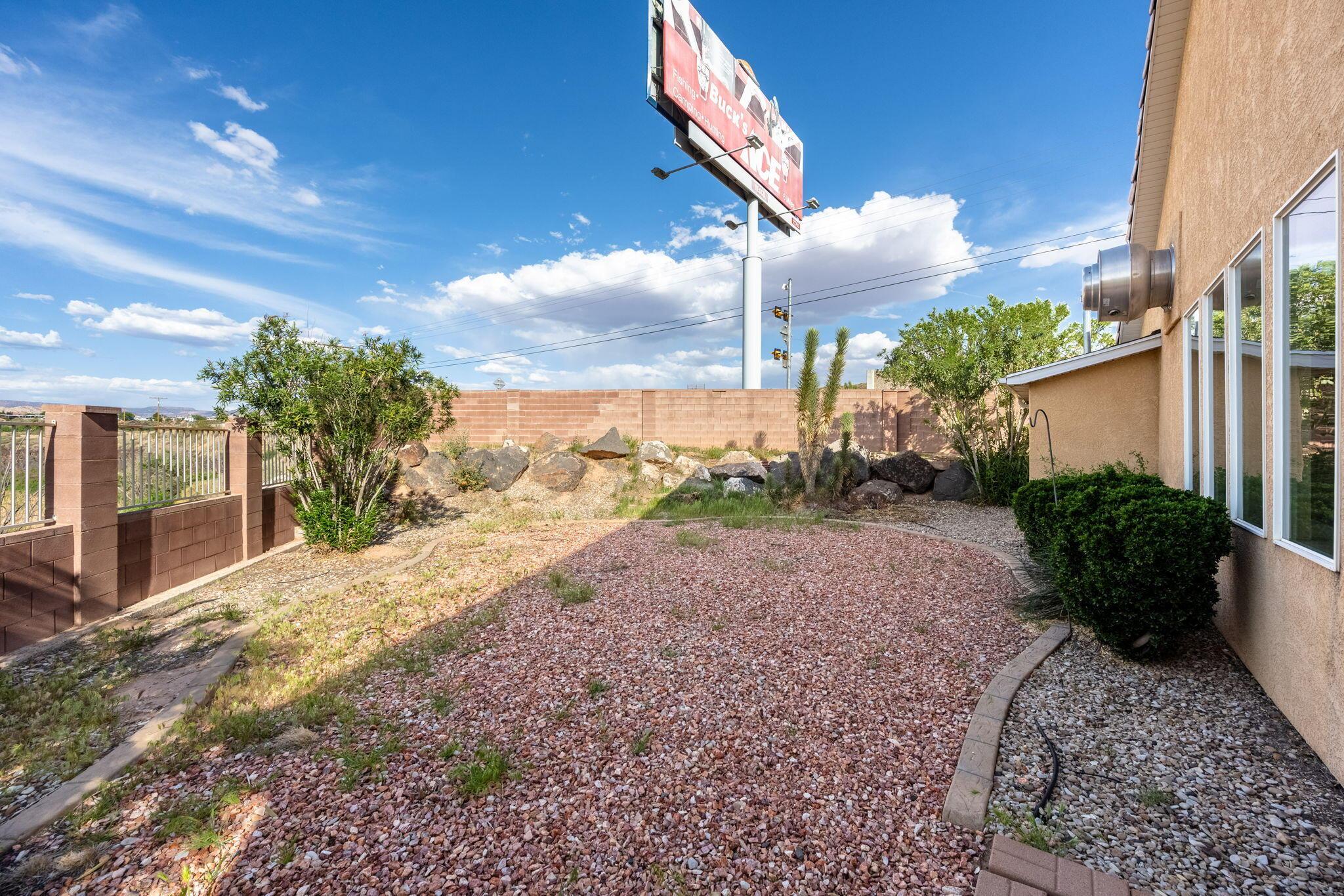 Hurricane, Utah, 84737, United States, 2 Bedrooms Bedrooms, ,3 BathroomsBathrooms,Residential,For Sale,1842468