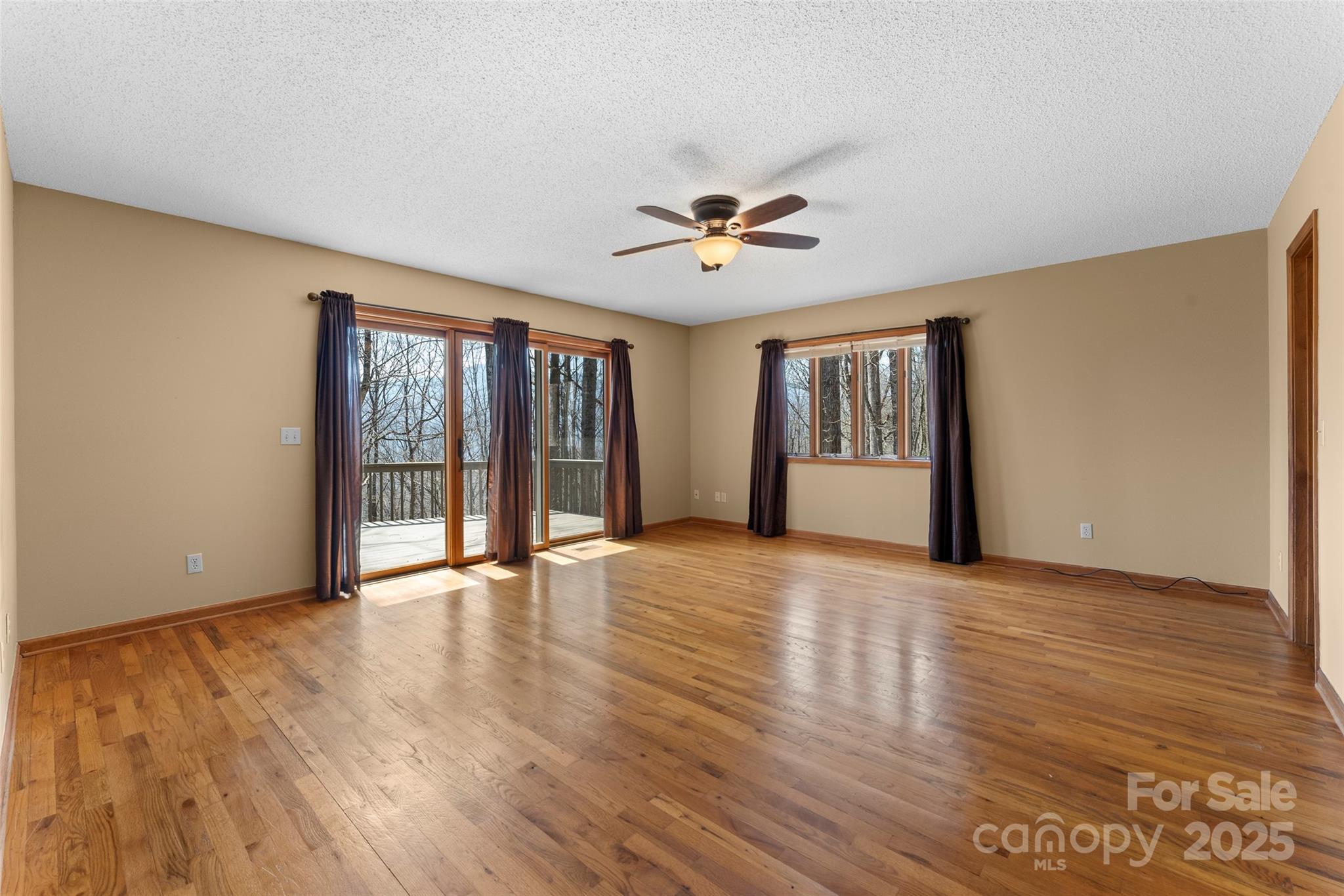 Maggie Valley, North Carolina, 28751, United States, 3 Bedrooms Bedrooms, ,3 BathroomsBathrooms,Residential,For Sale,1976067