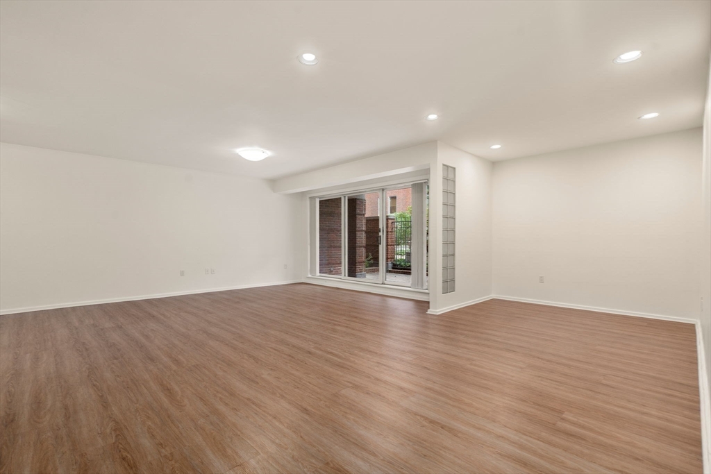 Cambridge, Massachusetts, 02138, United States, 1 Bedroom Bedrooms, ,1 BathroomBathrooms,Residential,For Sale,1883124