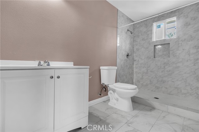 Los Angeles, California, 90062, United States, 5 Bedrooms Bedrooms, ,Residential,For Sale,1975907