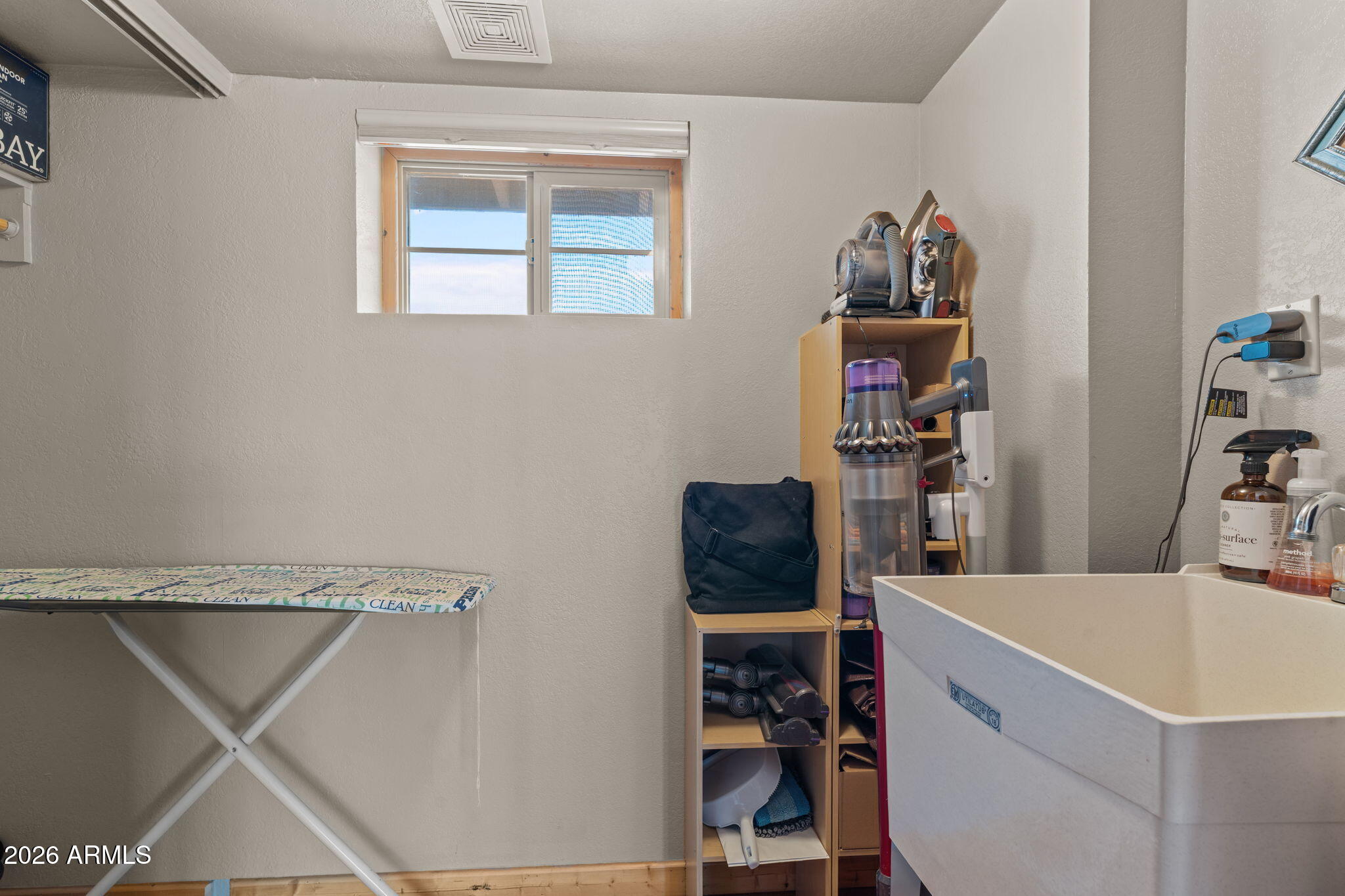 Wickenburg, Arizona, 85390, United States, 3 Bedrooms Bedrooms, ,2 BathroomsBathrooms,Residential,For Sale,2012401