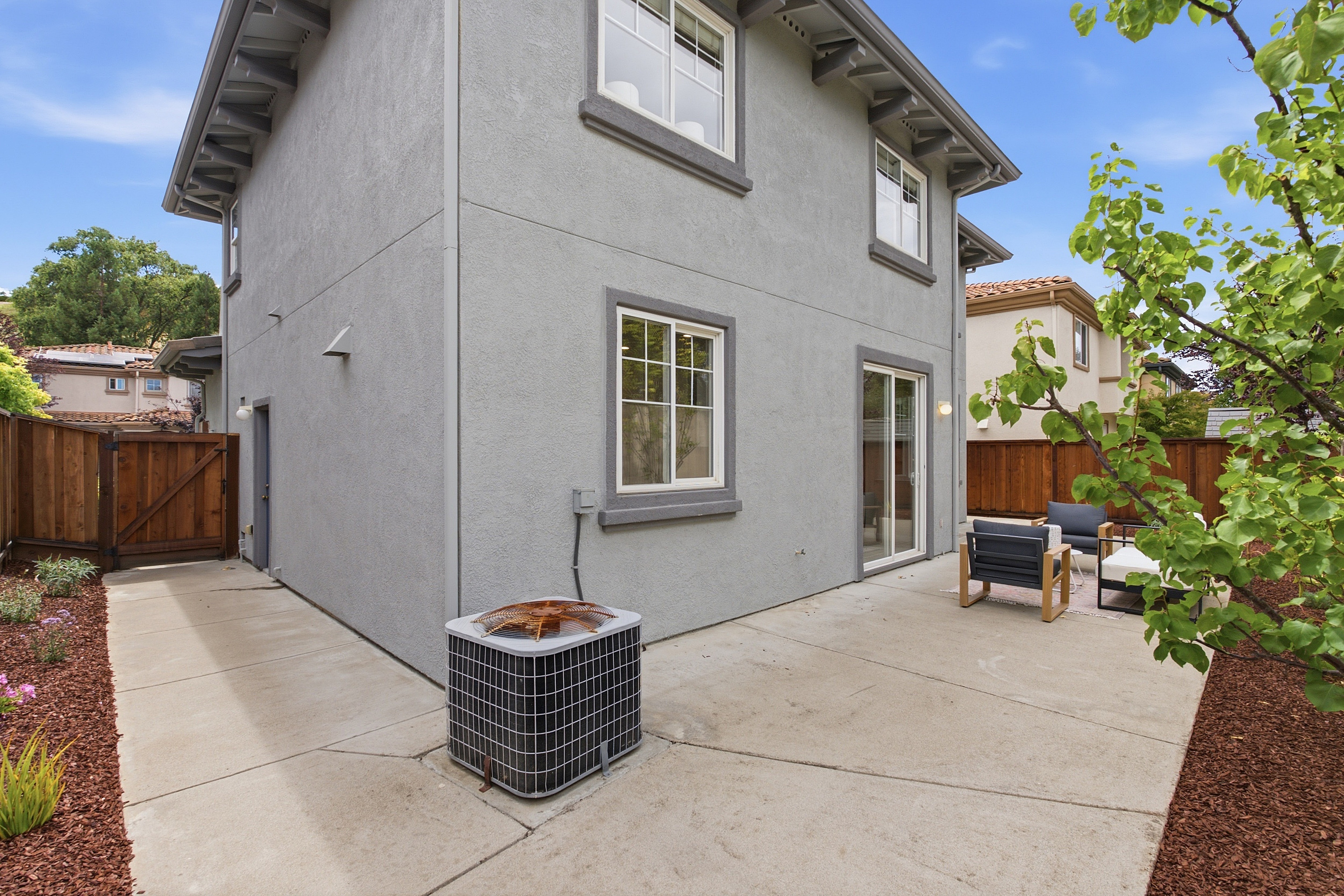  Beautifully Updated Henry Ranch Home with Scenic Views and Modern Comfort - 物件實景