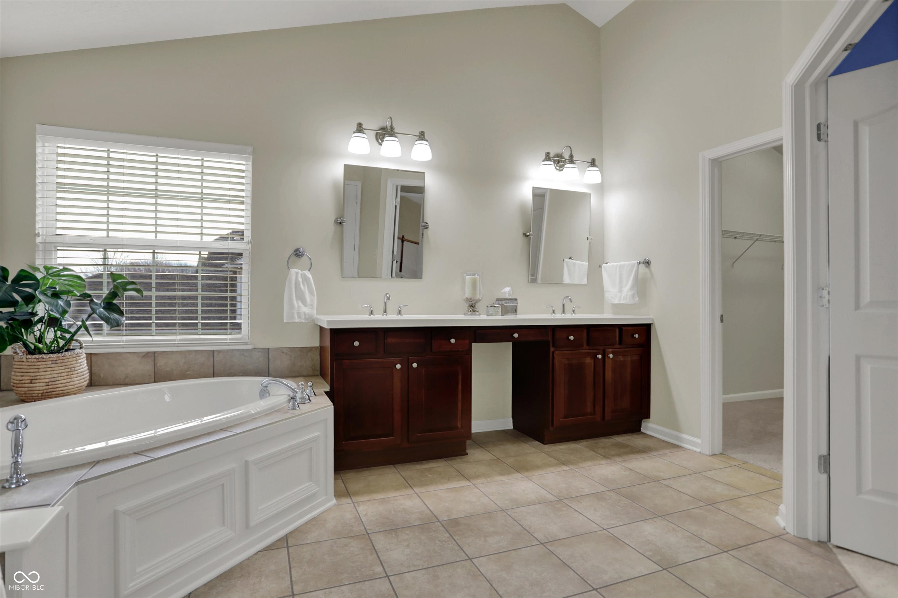 Zionsville, Indiana, 46077, United States, 4 Bedrooms Bedrooms, ,4 BathroomsBathrooms,Residential,For Sale,1880613