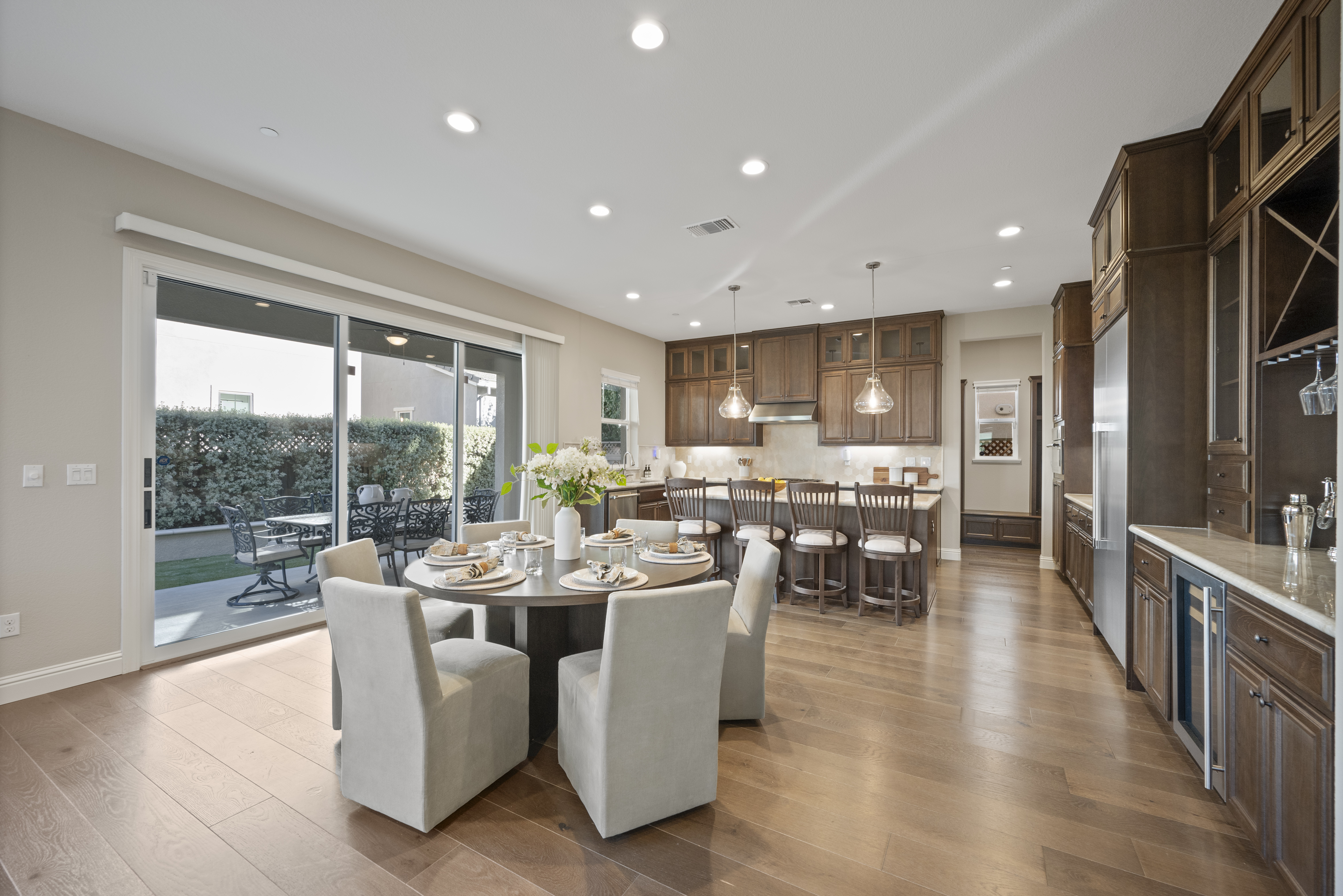  Elevated Modern Living in Sanctuary Village - 物件實景