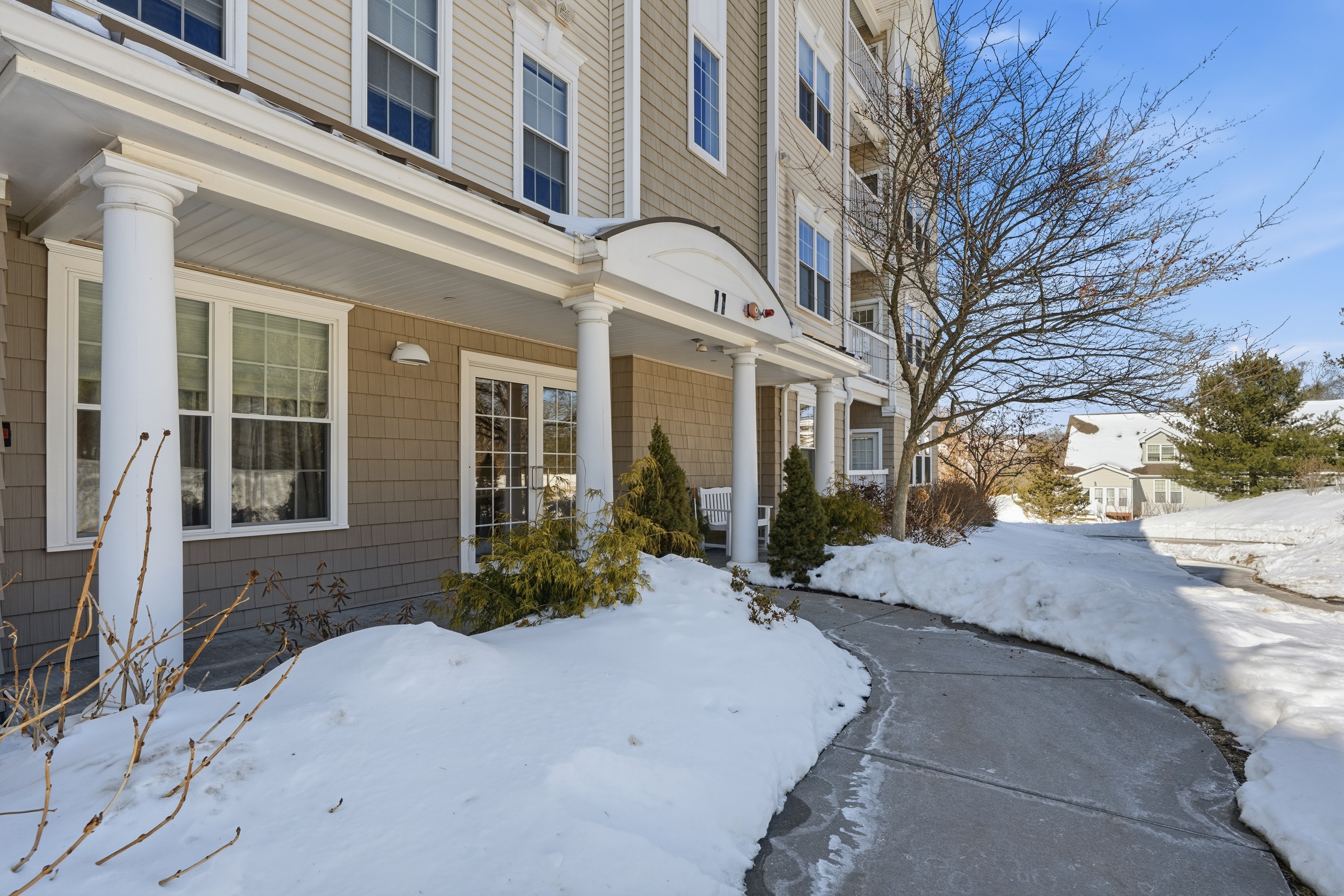 Natick, Massachusetts, 01760, United States, 2 Bedrooms Bedrooms, ,2 BathroomsBathrooms,Residential,For Sale,2015900