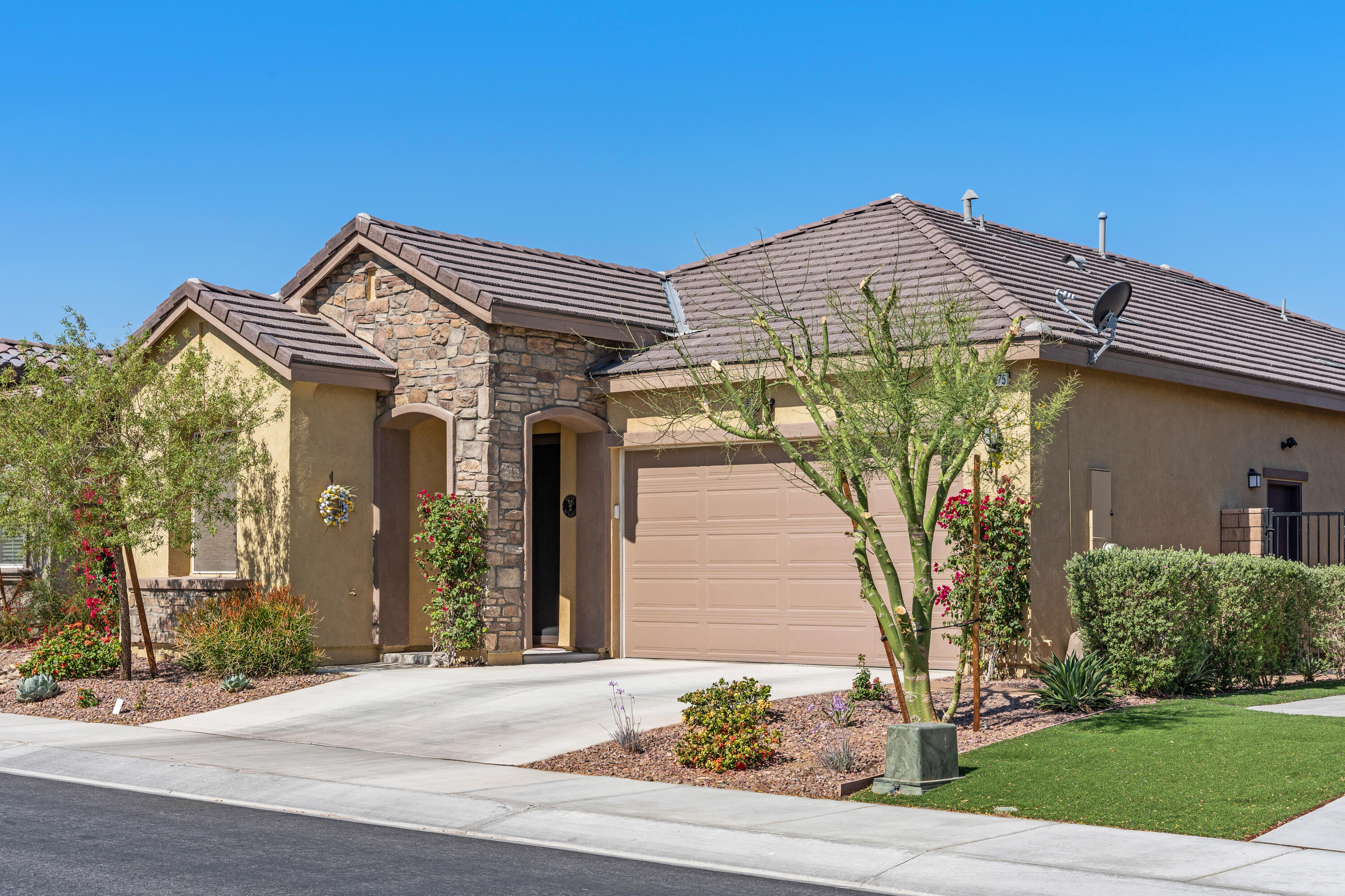 Indio, California, 92203, United States, 2 Bedrooms Bedrooms, ,2 BathroomsBathrooms,Residential,For Sale,1793327