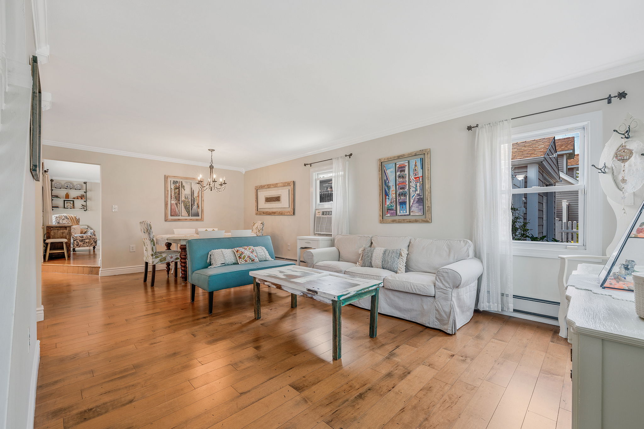 Babylon, New York, 11702, United States, 4 Bedrooms Bedrooms, ,2 BathroomsBathrooms,Residential,For Sale,1905620