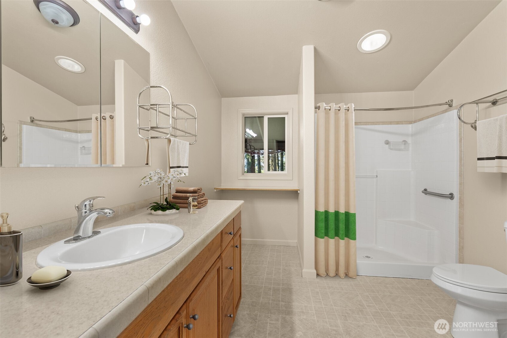 Chehalis, Washington, 98532, United States, 2 Bedrooms Bedrooms, ,1 BathroomBathrooms,Residential,For Sale,2002631