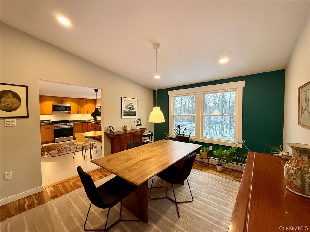 Staatsburg, New York, 12580, United States, 4 Bedrooms Bedrooms, ,3 BathroomsBathrooms,Residential,For Sale,2005634