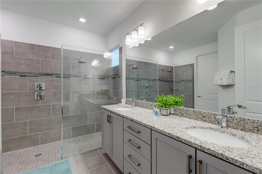 Reunion, Florida, 34747, United States, 6 Bedrooms Bedrooms, ,6 BathroomsBathrooms,Residential,For Sale,1849723