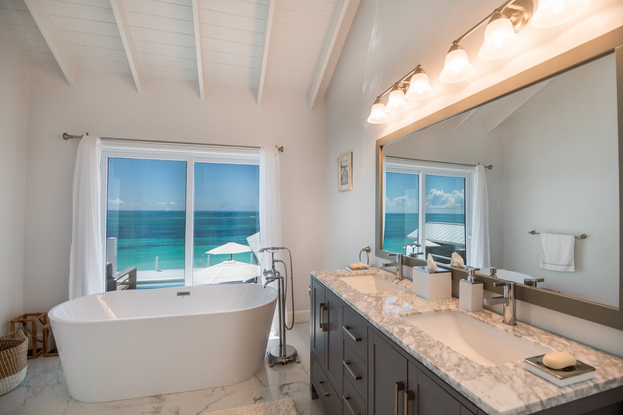  Secluded Beachfront Retreat with Ocean Views - 物件實景