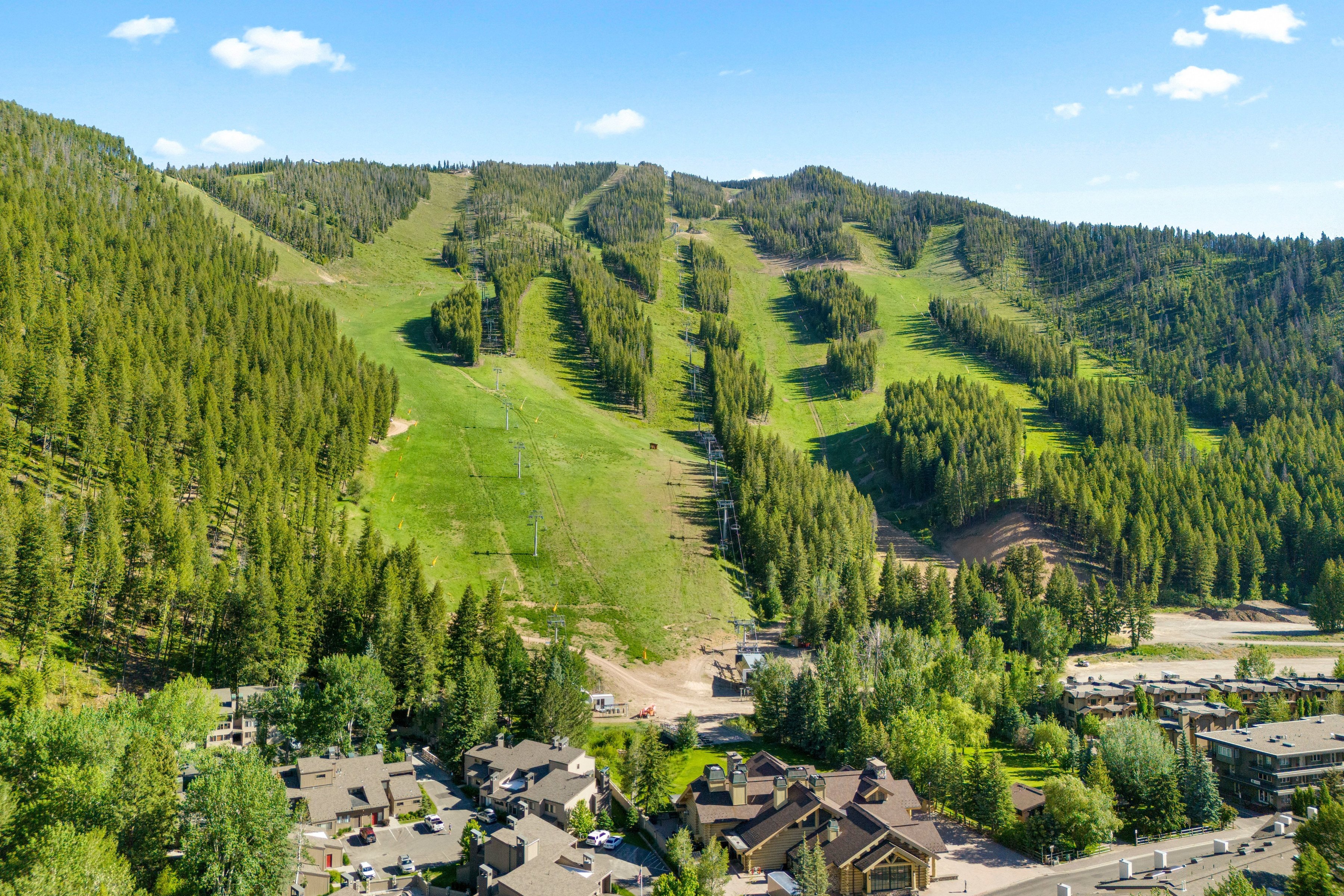  Nothing Compares to Life at the Base of Warm Springs - 物件實景