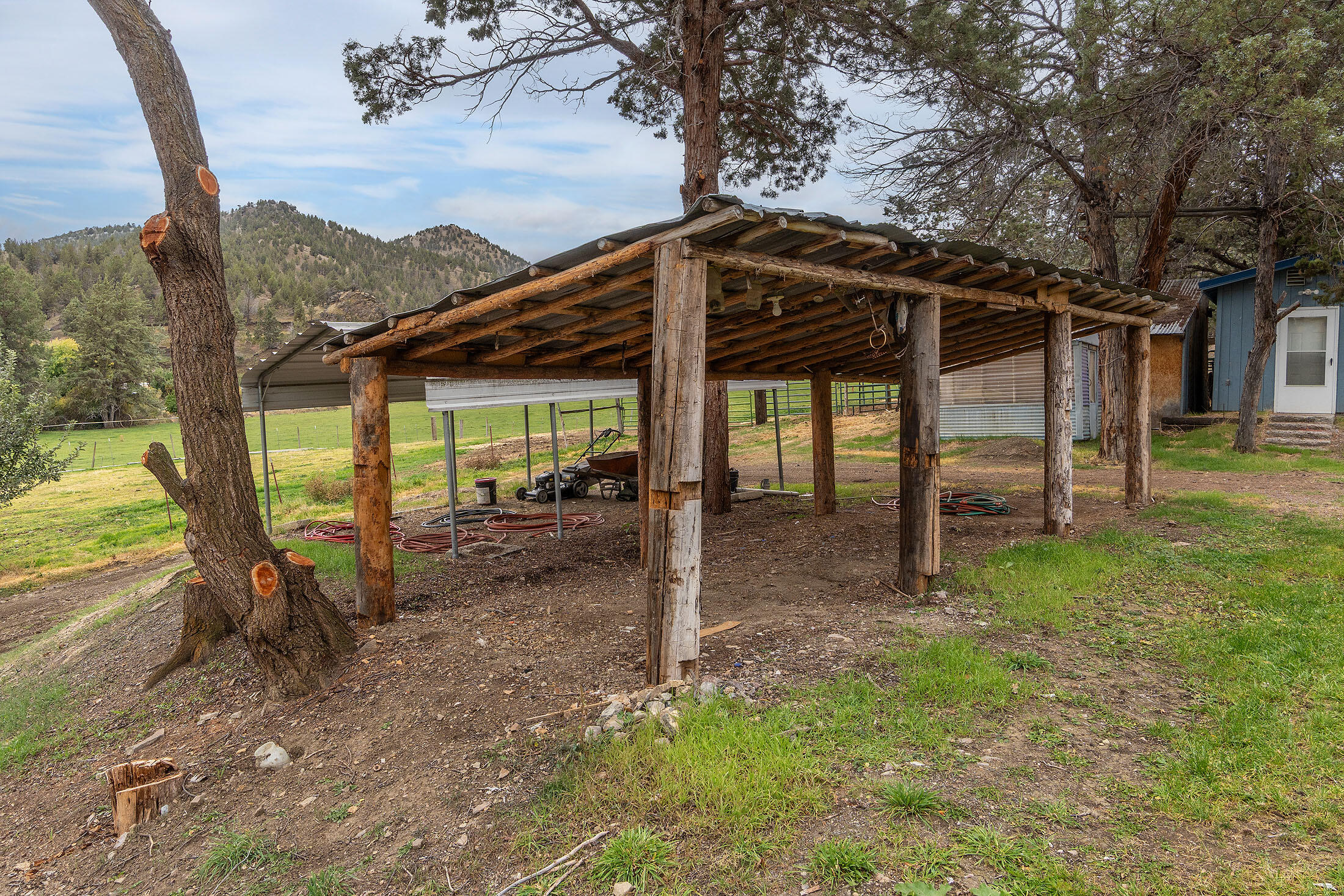 Mitchell, Oregon, 97750, United States, 3 Bedrooms Bedrooms, ,2 BathroomsBathrooms,Residential,For Sale,1965527