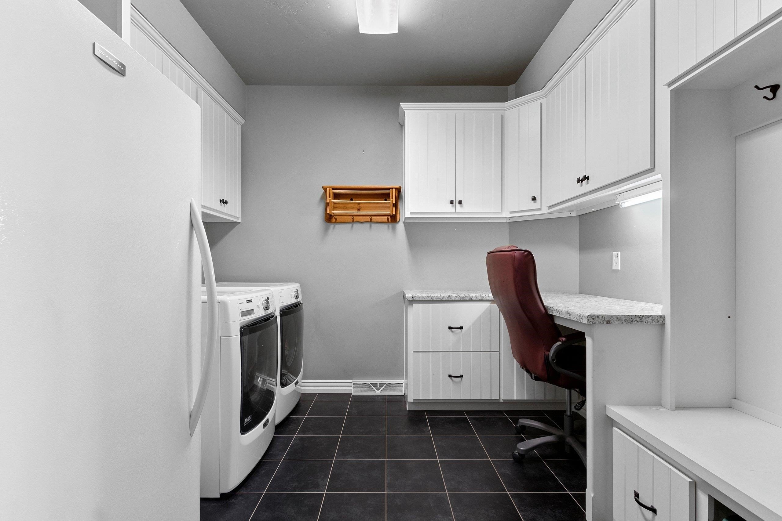 GREEN BAY, Wisconsin, 54302-5254, United States, 5 Bedrooms Bedrooms, ,4 BathroomsBathrooms,Residential,For Sale,1975812