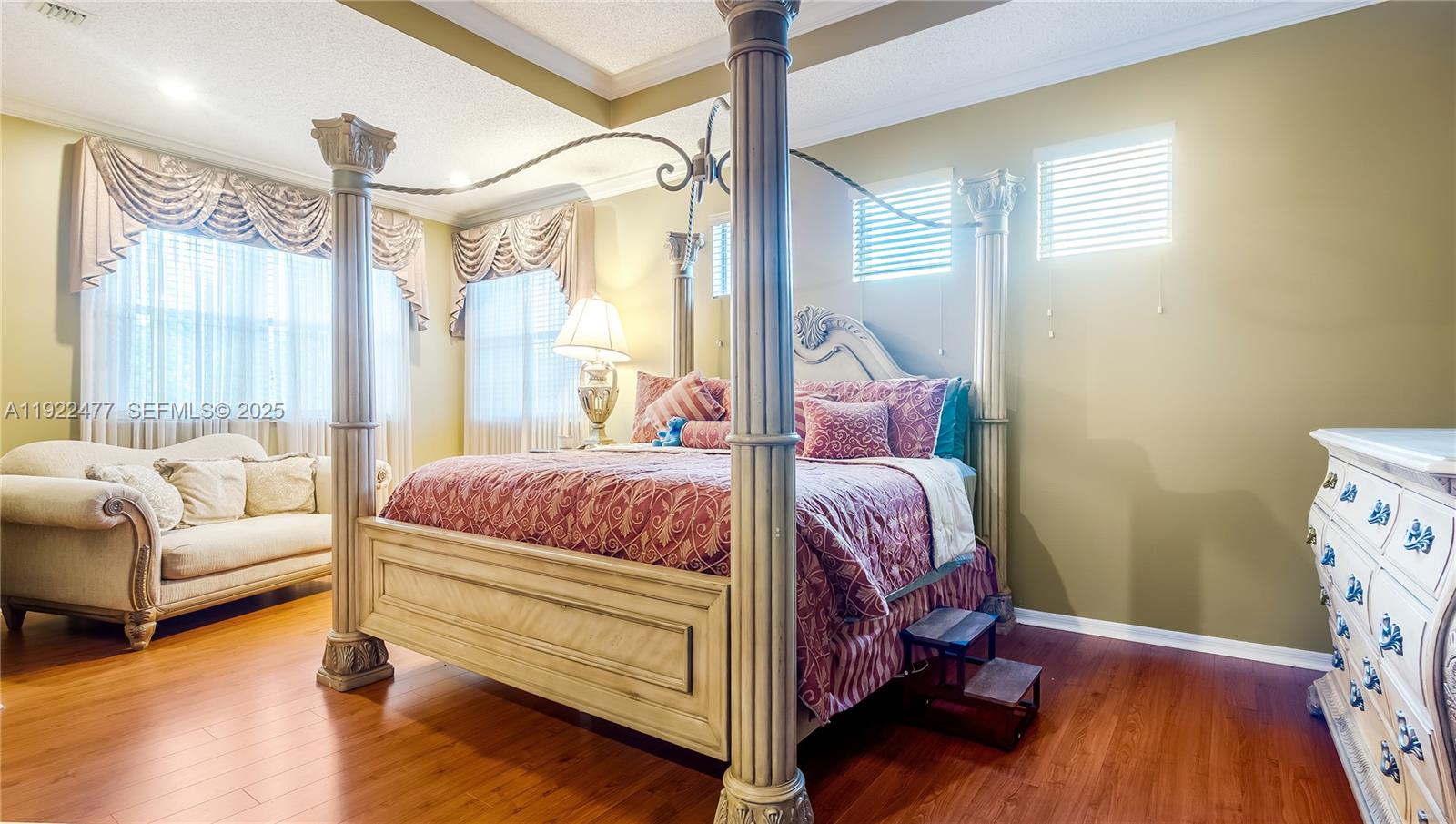 Pembroke Pines, Florida, 33028, United States, 5 Bedrooms Bedrooms, ,4 BathroomsBathrooms,Residential,For Sale,2002117