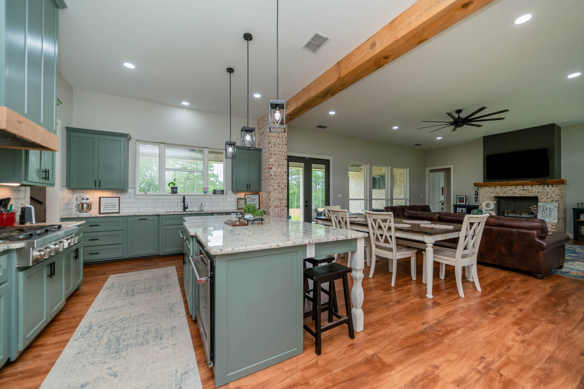 Jacksonville, Texas, 75766, United States, 4 Bedrooms Bedrooms, ,3 BathroomsBathrooms,Residential,For Sale,1978042