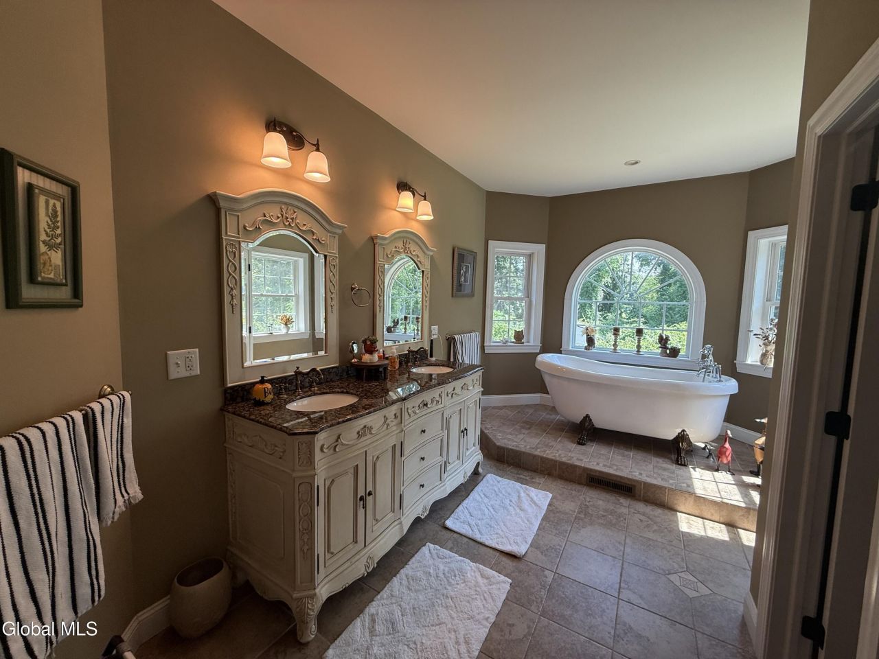 Queensbury, New York, 12804, United States, 4 Bedrooms Bedrooms, ,4 BathroomsBathrooms,Residential,For Sale,1908920
