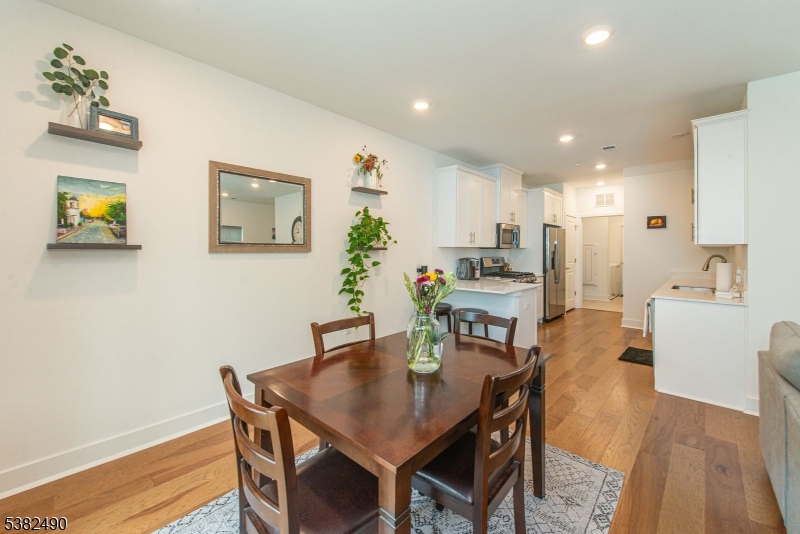 Morris Plains Boro, New Jersey, 07950, United States, 2 Bedrooms Bedrooms, ,3 BathroomsBathrooms,Residential,For Sale,1939204
