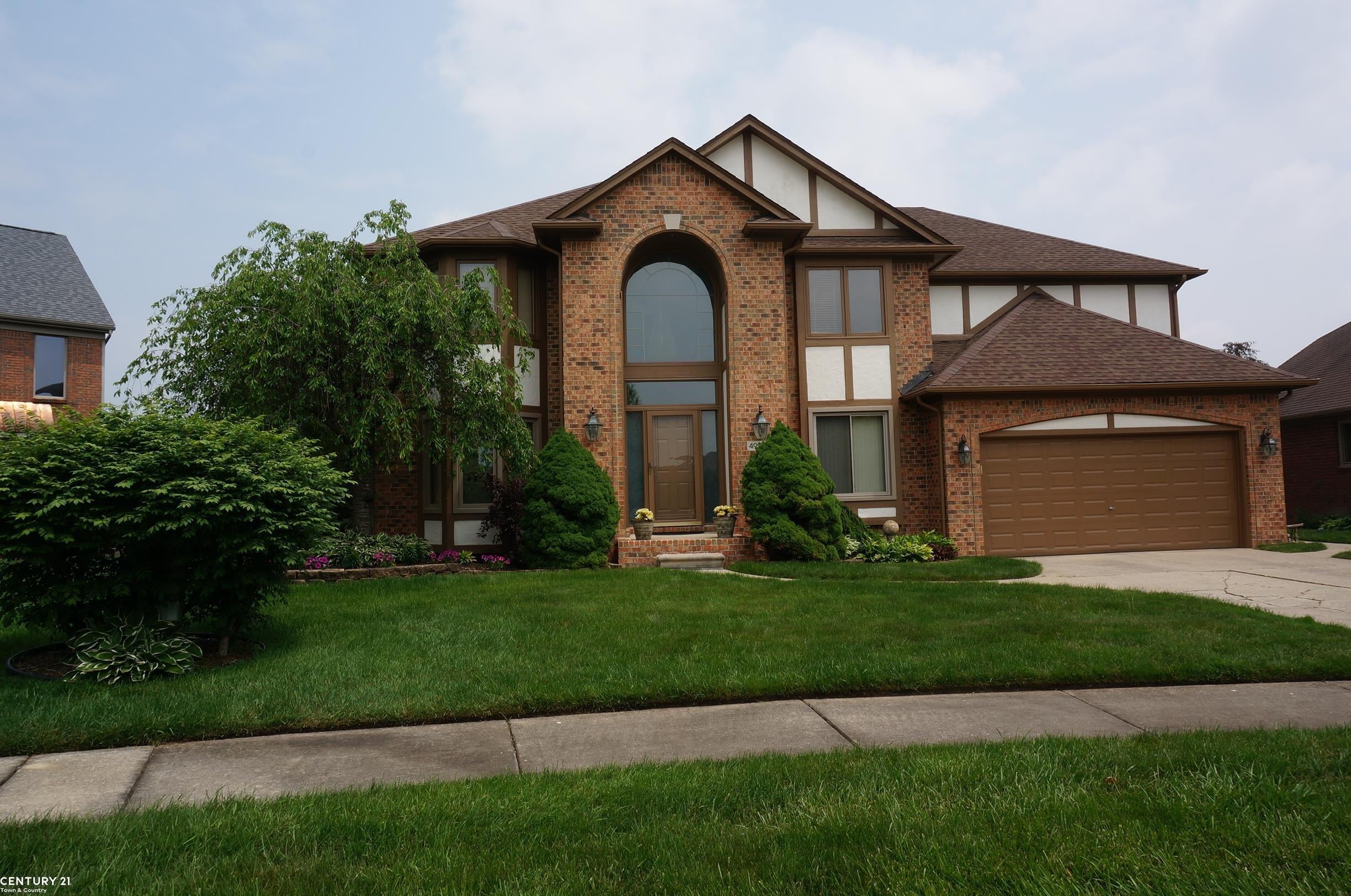 Macomb Twp, Michigan, 48044, United States, 4 Bedrooms Bedrooms, ,4 BathroomsBathrooms,Residential,For Sale,1894299