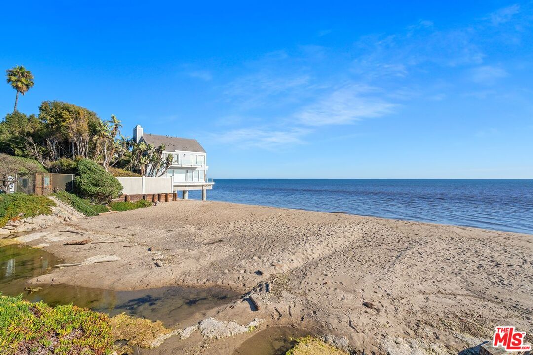 Malibu, California, 90265, United States, 5 Bedrooms Bedrooms, ,3 BathroomsBathrooms,Residential,For Sale,1998415