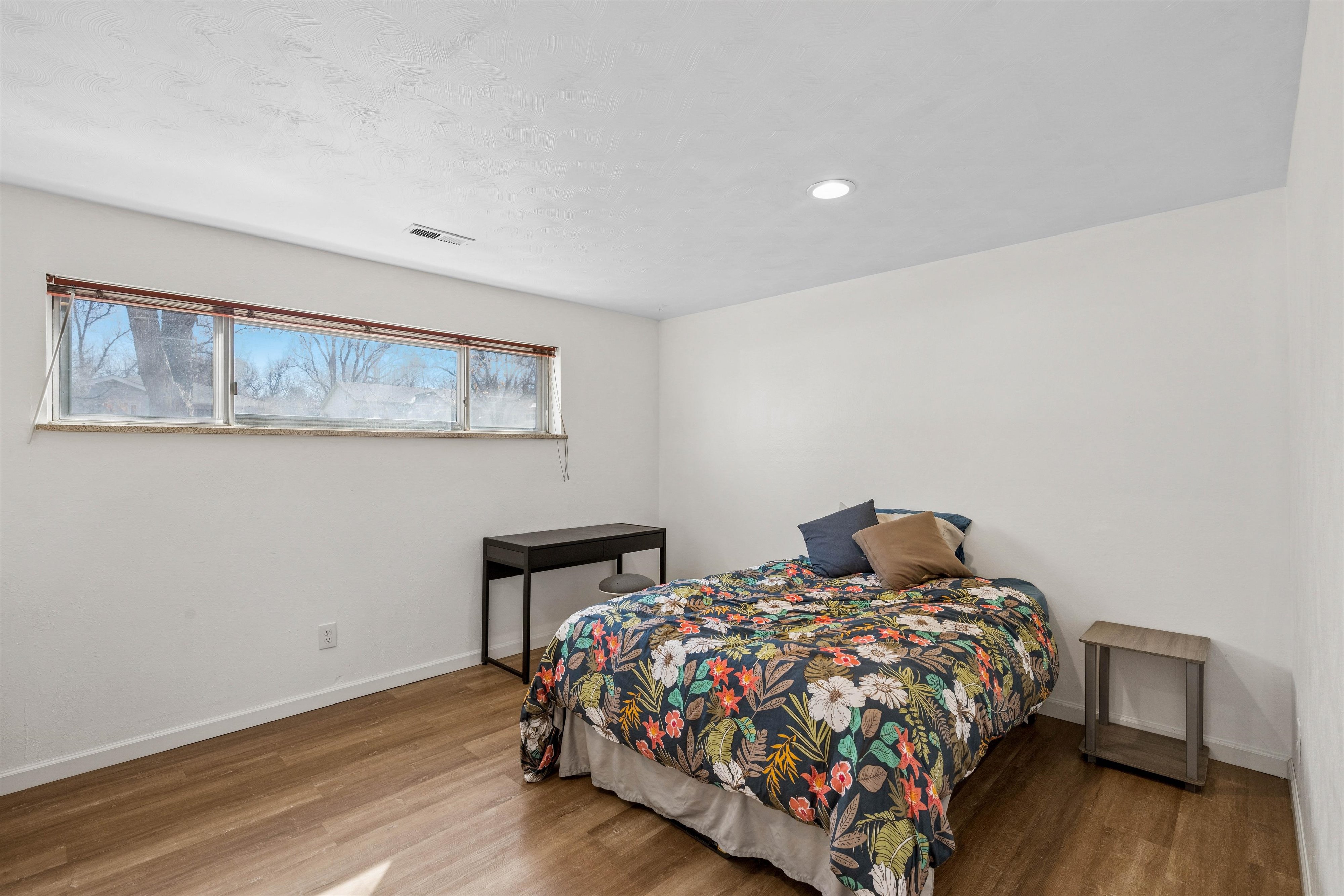  Beautifully Updated Split-Level Home Offering Generous Square Footage - 物件實景