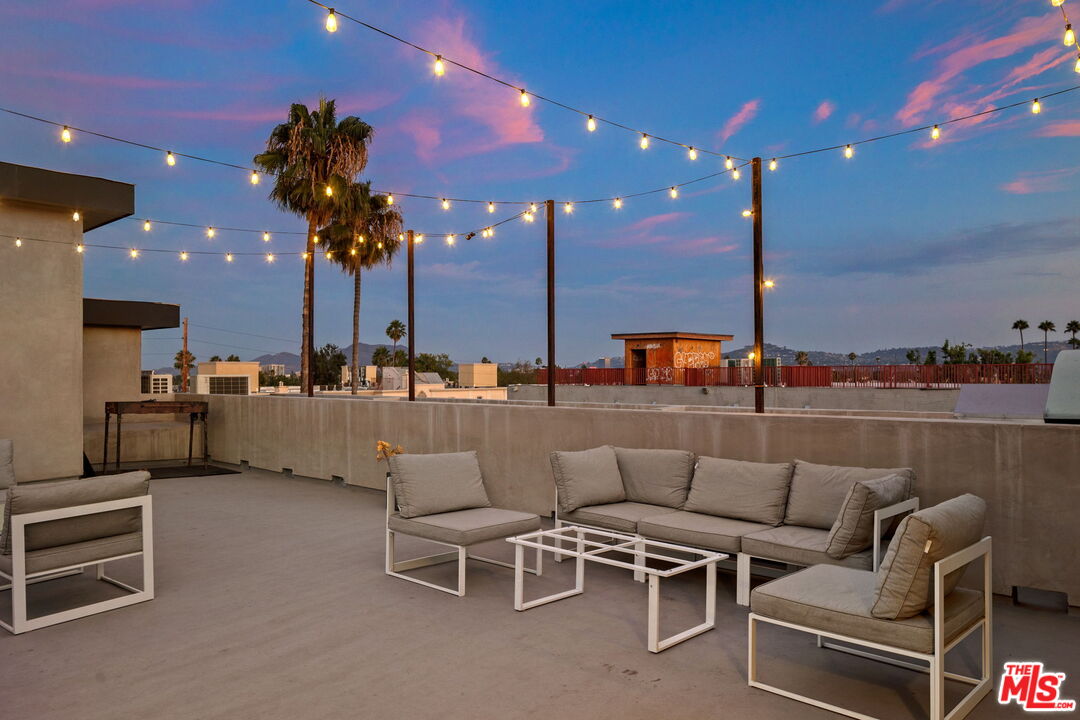 Valley Village, California, 91607, United States, 25 Bedrooms Bedrooms, ,Residential,For Sale,1932634
