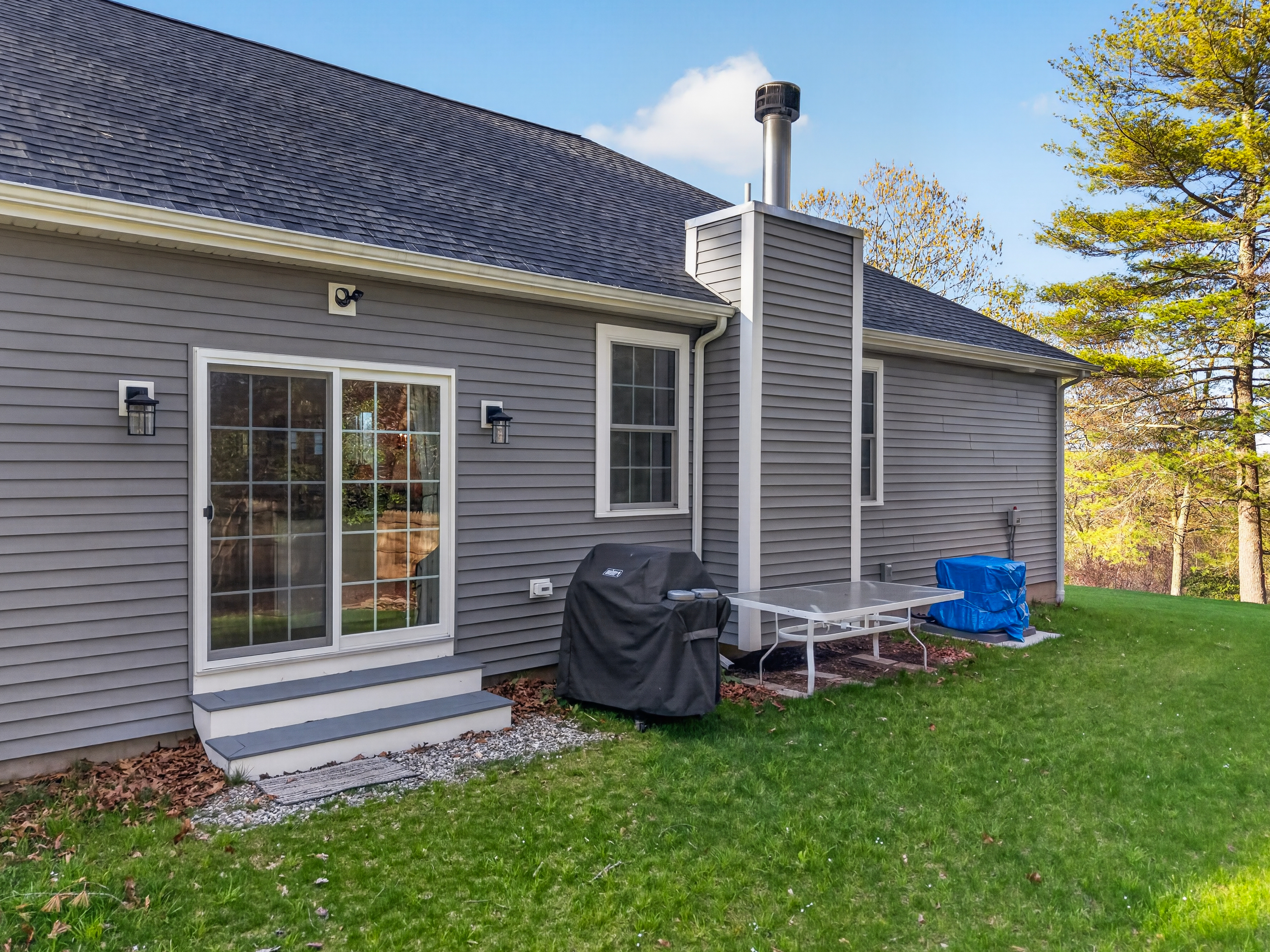  Cozy 3-Bedroom Home in Sprague, CT - 物件實景