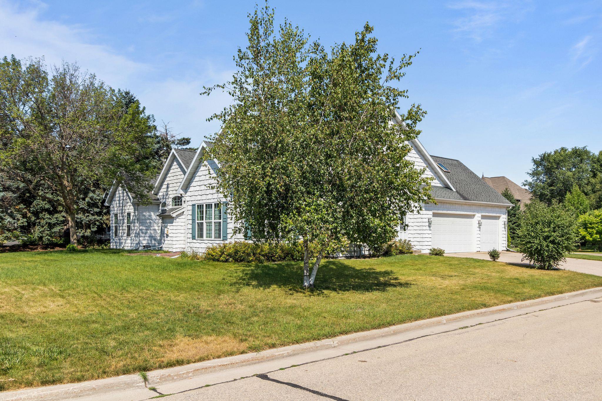 NEENAH, Wisconsin, 54956, United States, 4 Bedrooms Bedrooms, ,4 BathroomsBathrooms,Residential,For Sale,1955274