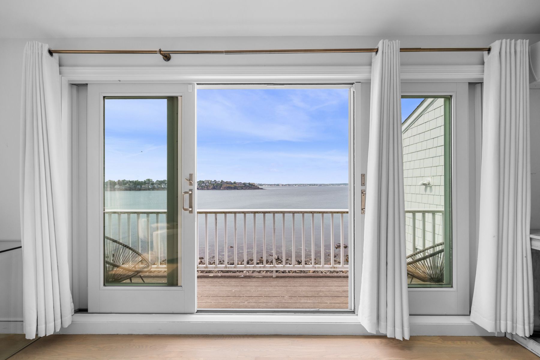  Unique Waterfront Home - 物件實景