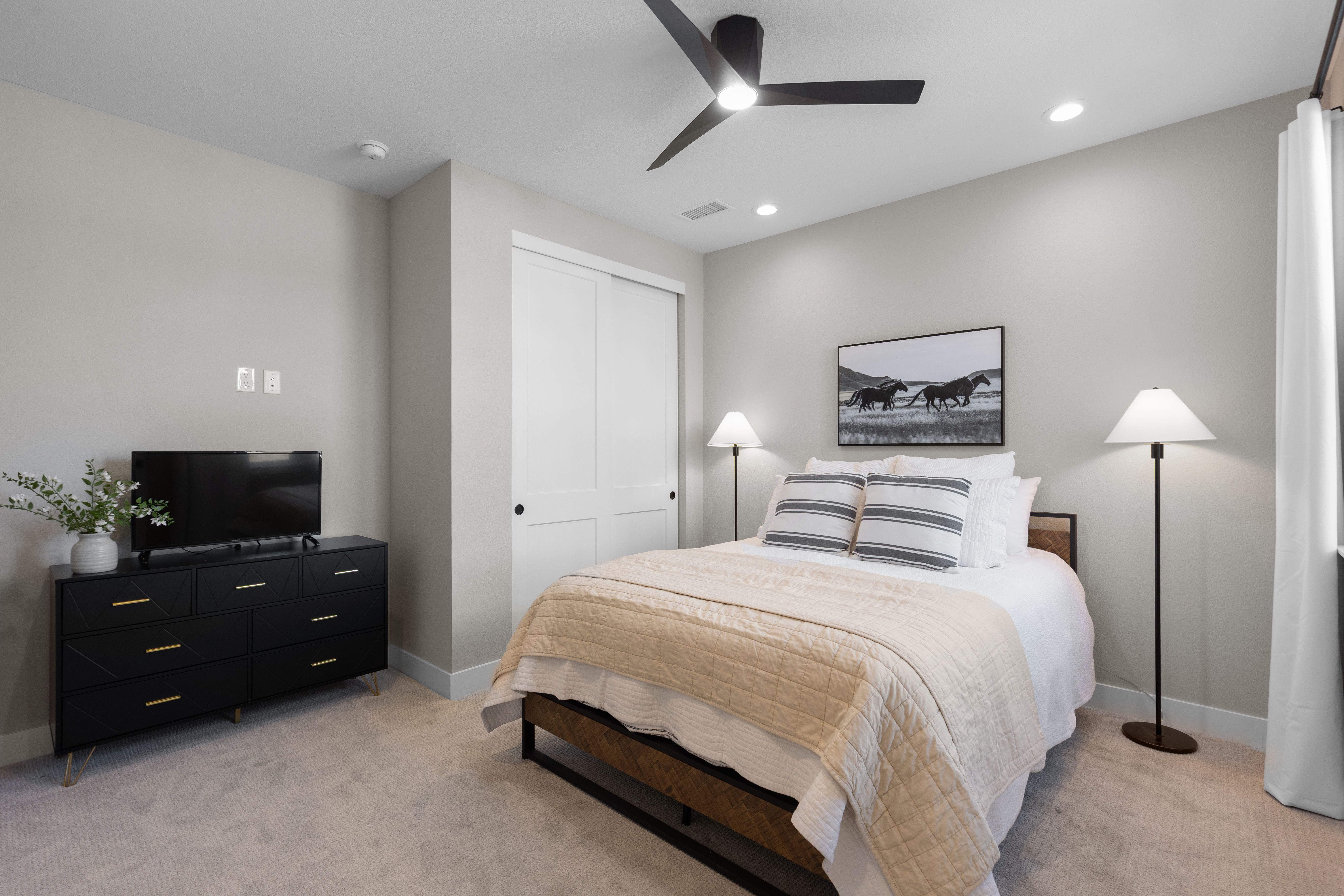  Skip the build time and step straight into 5932 Los Olivas Point - 物件實景