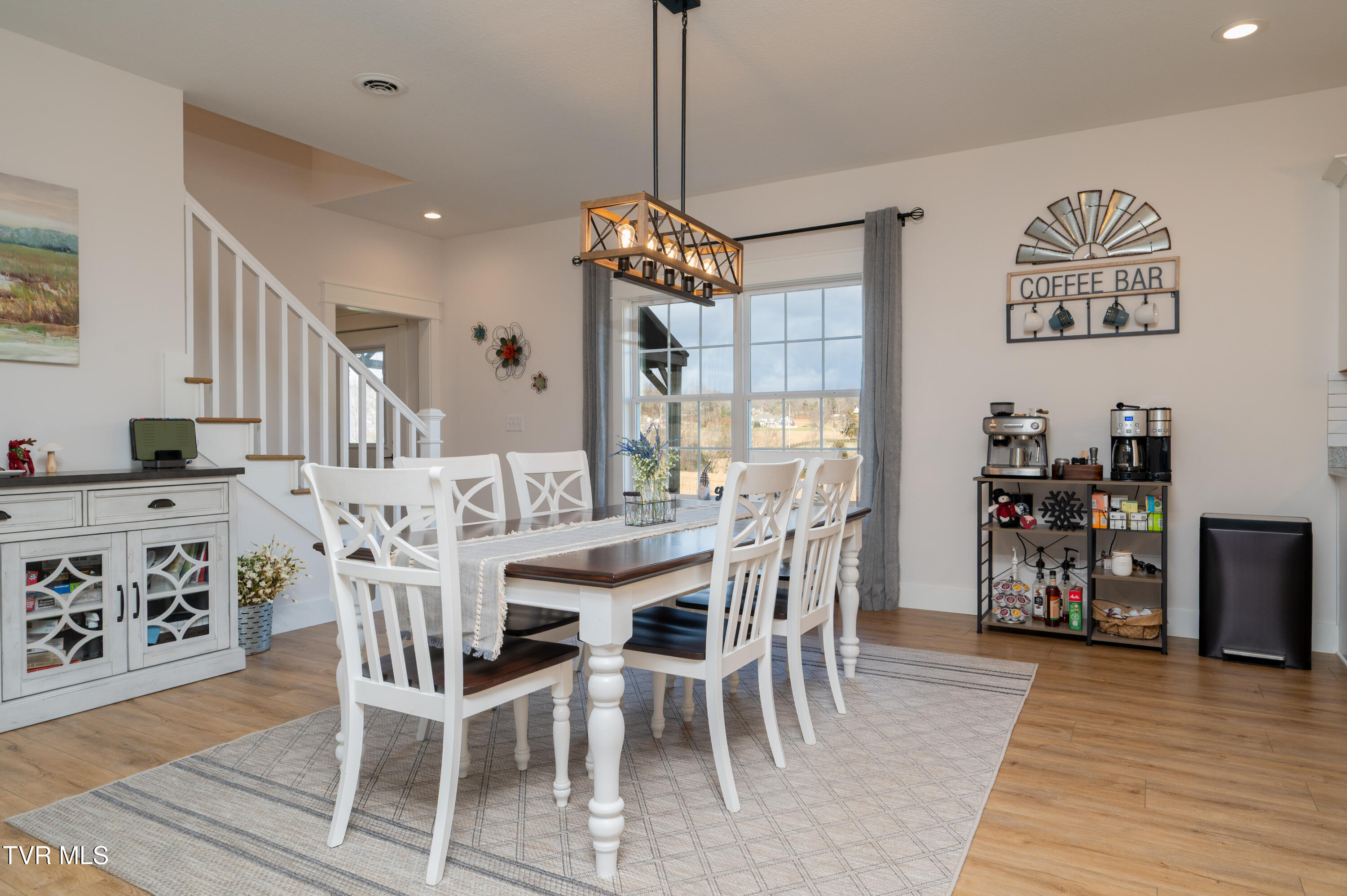 Greeneville, Tennessee, 37745, United States, 4 Bedrooms Bedrooms, ,3 BathroomsBathrooms,Residential,For Sale,2005652