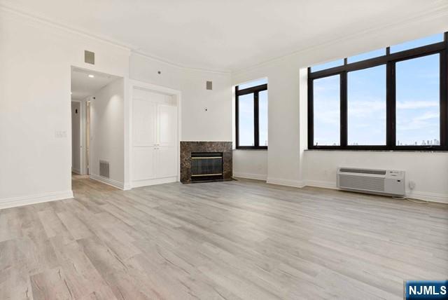 Cliffside Park, New Jersey, 07010, United States, 3 Bedrooms Bedrooms, ,4 BathroomsBathrooms,Residential,For Sale,1885354