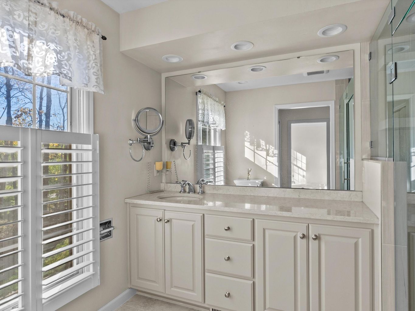 Manitowoc, Wisconsin, 54220, United States, 4 Bedrooms Bedrooms, ,4 BathroomsBathrooms,Residential,For Sale,1982773