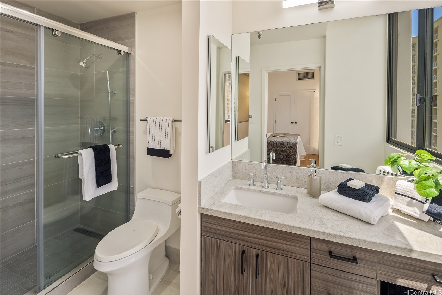 Honolulu, Hawaii, 96826, United States, 3 Bedrooms Bedrooms, ,3 BathroomsBathrooms,Residential,For Sale,1934330