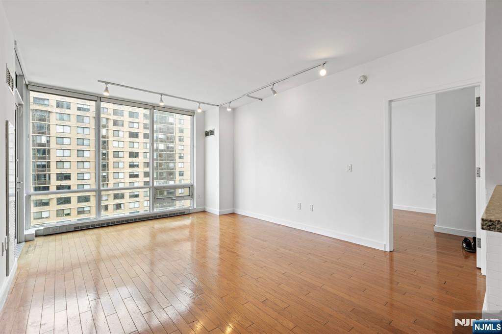 Jersey City, New Jersey, 07310, United States, 2 Bedrooms Bedrooms, ,2 BathroomsBathrooms,Residential,For Sale,1868291